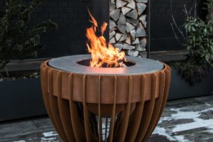 brasero-plancha-ellipsis-barbecue-grill-design-braseros-firepit-openfire-cheminée-acier-jardin-extérieur-grillade-outdoor-kitchen