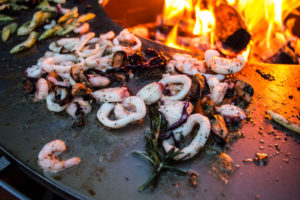 fruits de mer origin plancha plancha à bois met inox damienrais foyer exterieur brasero barbecue acier inox grillade cheminee jardin