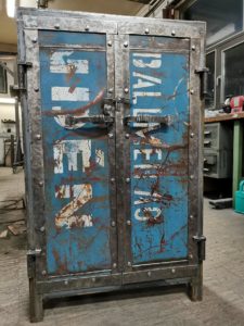 Damien Rais fabrication de mobilier acier portes armoire
