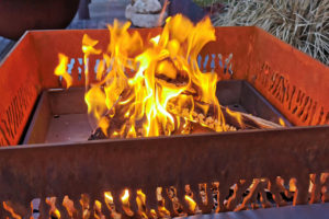 feu 3-nomade-barbecue-grill-design-braseros-firepit-openfire-cheminée-acier-jardin-extérieur-grillade-outdoor-kitchen-damien-rais-