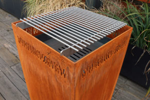 grille-nomade-barbecue-grill-design-braseros-firepit-openfire-cheminée-acier-jardin-extérieur-grillade-outdoor-kitchen-damien-rais