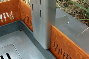 potence 2-nomade-barbecue-grill-design-braseros-firepit-openfire-cheminée-acier-jardin-extérieur-grillade-outdoor-kitchen-damien-rais