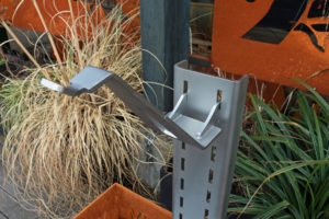 support marmite 2-nomade-barbecue-grill-design-braseros-firepit-openfire-cheminée-acier-jardin-extérieur-grillade-outdoor-kitchen-damien-rais