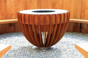 brasero-plancha-ellipsis-barbecue-grill-design-braseros-firepit-openfire-cheminée-acier-jardin-extérieur-grillade-outdoor-kitchen-7