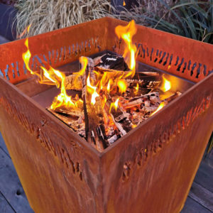 feu 4-nomade-barbecue-grill-design-braseros-firepit-openfire-cheminée-acier-jardin-extérieur-grillade-outdoor-kitchen-damien-rais-