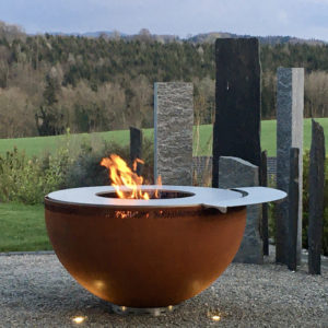 Vulcano-brasero-plancha-barbecue-grill-design-braseros-firepit-openfire-cheminée-acier-jardin-extérieur-grillade-outdoor-kitchen-damien-rais-carré 5