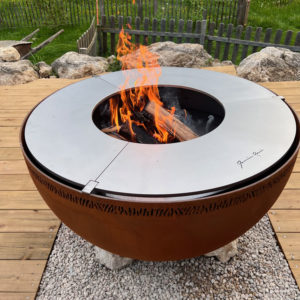 Vulcano-brasero-plancha-barbecue-grill-design-braseros-firepit-openfire-cheminée-acier-jardin-extérieur-grillade-outdoor-kitchen-damien-rais-carré a4