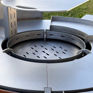 brasero-plancha-accesssoires-raclette-damien-rais-barbecue-BBQ-grill-design-firepit-openfire-cheminée-acier-jardin-extérieur-grillade-outdoor-kitchen-jura-3