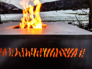 brasero-plancha-acier-cube-feu-de-bois-design-damien-rais-2