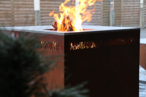 brasero-plancha-acier-cube-feu-de-bois-design-damien-rais-3