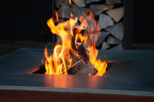 brasero-plancha-acier-cube-feu-de-bois-design-damien-rais-6