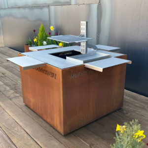 square-brasero-plancha-barbecue-grill-design-braseros-firepit-openfire-cheminée-acier-jardin-extérieur-grillade-outdoor-kitchen-damien-rais-1