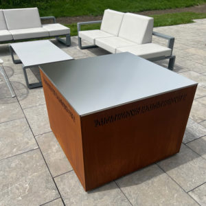 square-brasero-plancha-barbecue-grill-design-braseros-firepit-openfire-cheminée-acier-jardin-extérieur-grillade-outdoor-kitchen-damien-rais-2