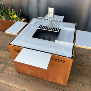 square-brasero-plancha-barbecue-grill-design-braseros-firepit-openfire-cheminée-acier-jardin-extérieur-grillade-outdoor-kitchen-damien-rais-5