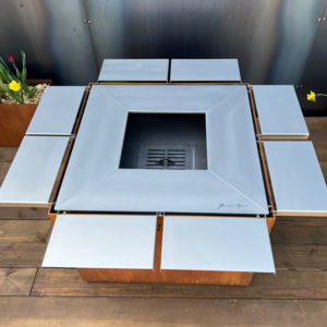 square-brasero-plancha-barbecue-grill-design-braseros-firepit-openfire-cheminée-acier-jardin-extérieur-grillade-outdoor-kitchen-damien-rais-6