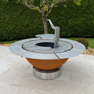 Origin-brasero-plancha-barbecue-grill-design-braseros-firepit-openfire-cheminée-acier-jardin-extérieur-grillade-outdoor-kitchen-damien-rais-6