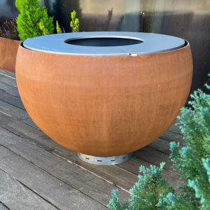 cupa-brasero-plancha-barbecue-grill-design-braseros-firepit-openfire-cheminée-acier-jardin-extérieur-grillade-outdoor-kitchen-damien-rais-18a