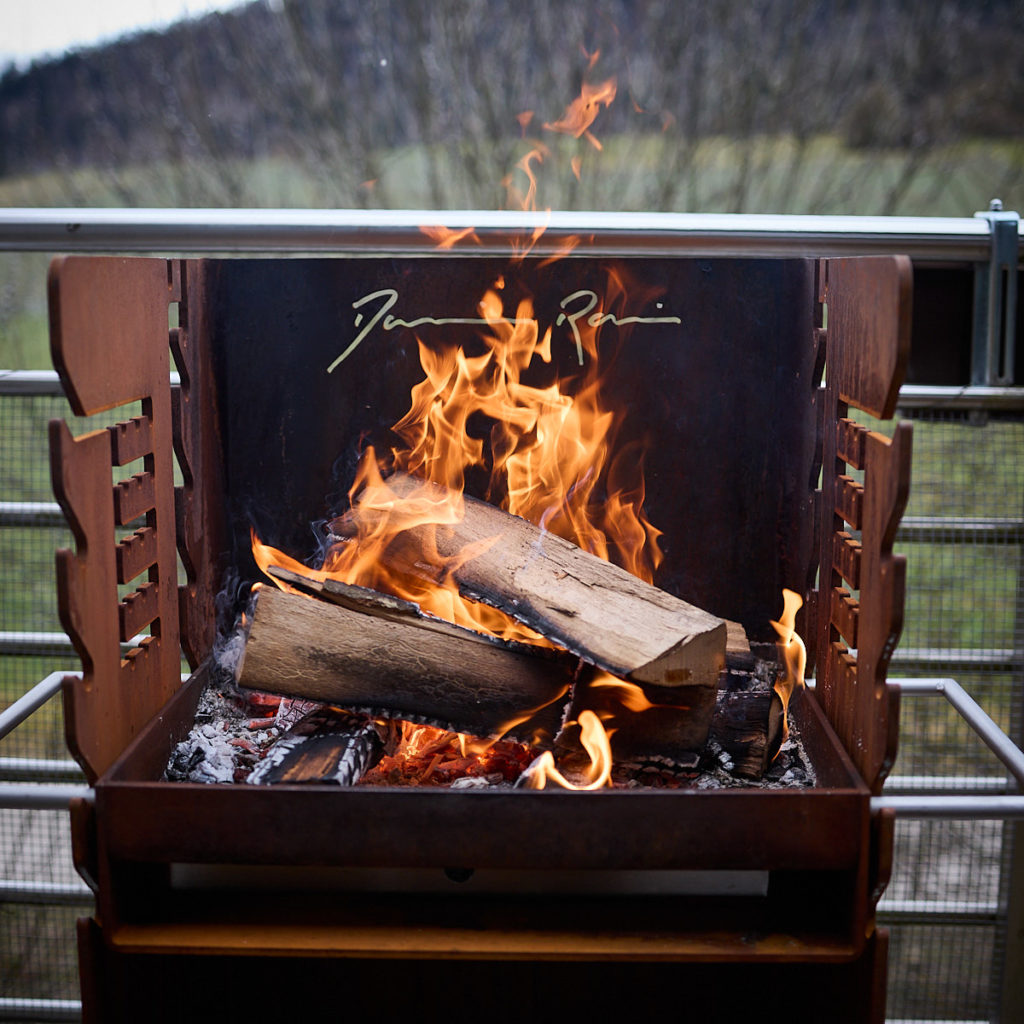 foyer-vertical-monolit-500-feu-Damien-Rais-1art-500-feu-Damien-Rais-1